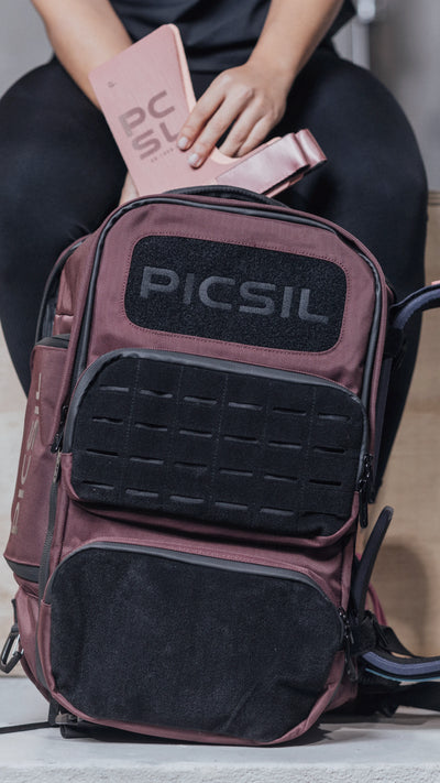 Mochila táctica de crosstraining color burdeos para almacenar y ordenar equipamiento y ropa